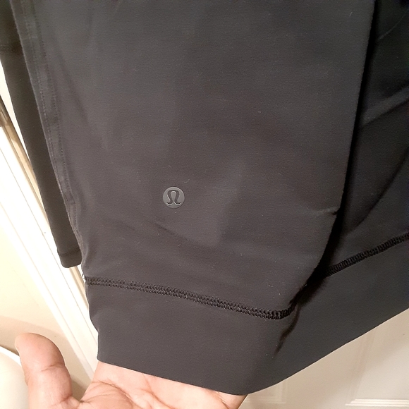 Lululemon long sleeves pullover sweaters  . Size  small - Picture 3 of 15